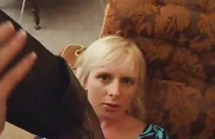 XXX bir masaj istedi ve adam onun türkçe altyazılı porn film kıçına dokunduğunda o attı ve iyi HD