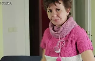 XXX telefondan bir video indirmek için, oyuncudaki 'indir' düğmesine tıklayın, sex hd mobil